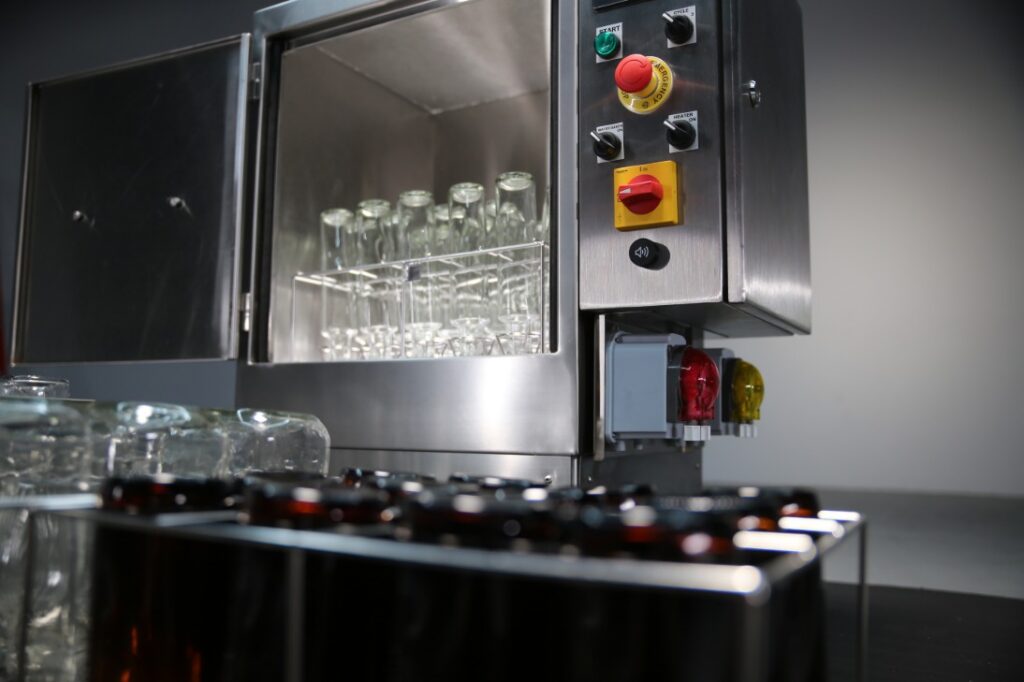 Commercial bottle rinsing machine from Aquatech BM