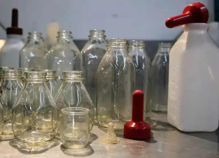 Limpiador de botellas para residuos secos de leche y para granderos