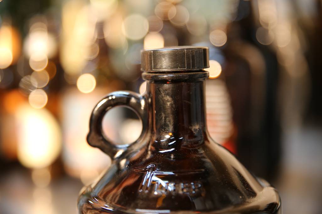 Nettoyeur de bouteille pour nettoyer les bouteilles de bière, de vin. Pour  les brasseurs amateurs et les vignerons professionnels, les  micro-brasseurs, les cidriers. : : Maison