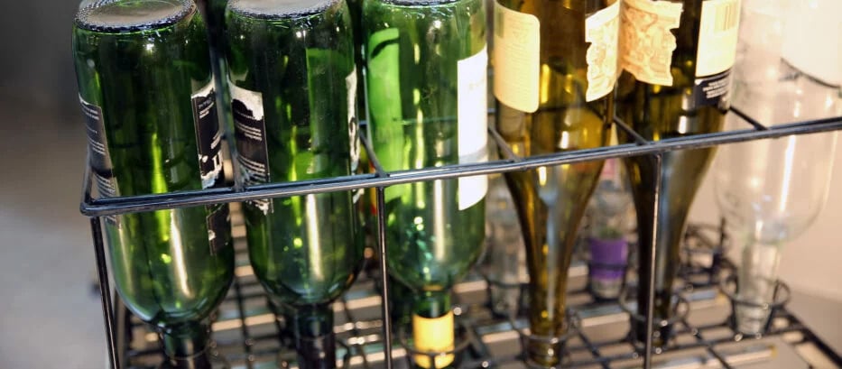Recyclage de bouteille de vin avec etiquette