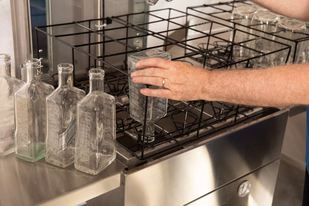 Glass bottle cleaner for distillery