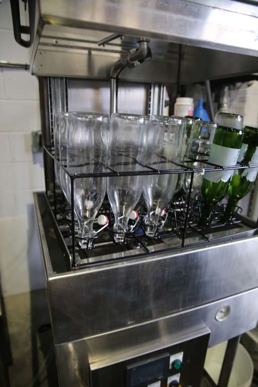 Machine lave-bouteille efficace pour nettoyer les bouteilles de vins, d'eaux et tout autre contenants