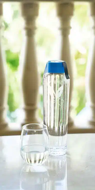 Bouteille d’eau en verre réutilisable et verre